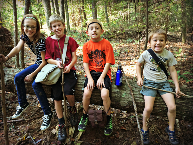 red-river-gorge-kids-on-a-log